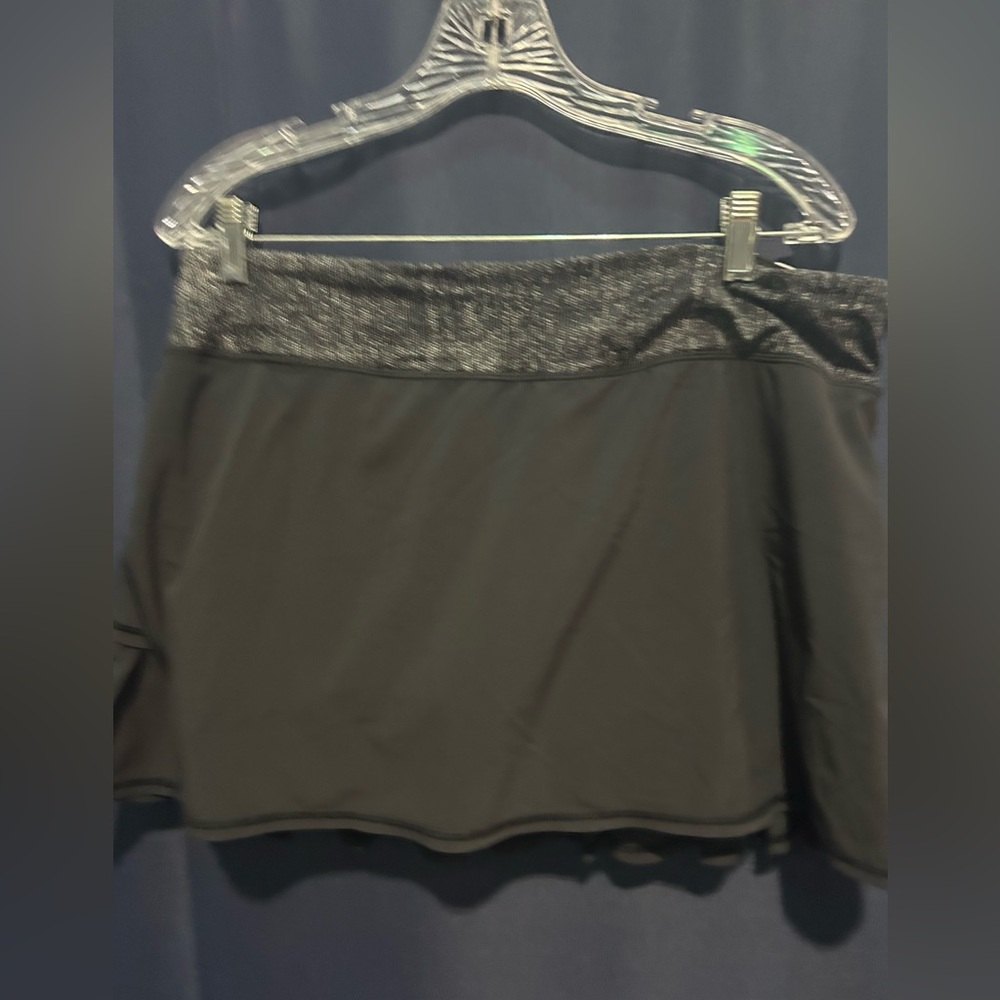 Black size 12 Lululemon skirt /skort